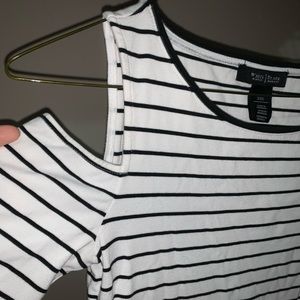 Cold shoulder striped tee